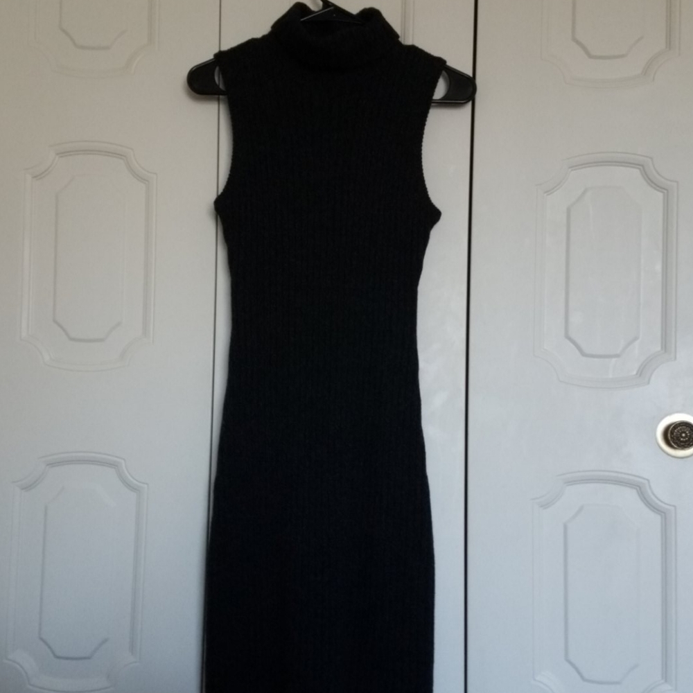 Turtleneck sleeveless dress